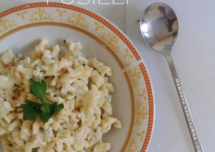 Simple Fusilli Carbonara