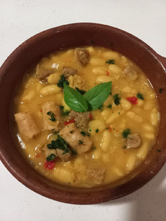 Una foto de Fabada de pollo