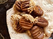 Una foto di dolci con burro d'arachidi