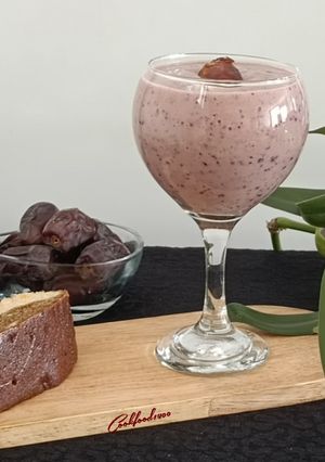عکسی از دستور اسموتی انجیر و خرما