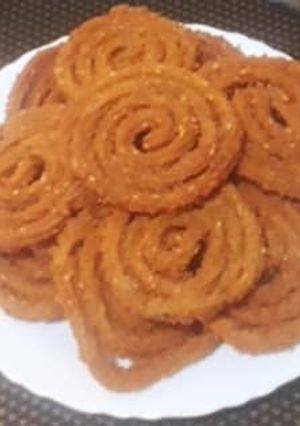 ચકરી (Chakri Recipe In Gujarati) રેસીપી મુખ્ય ફોટો