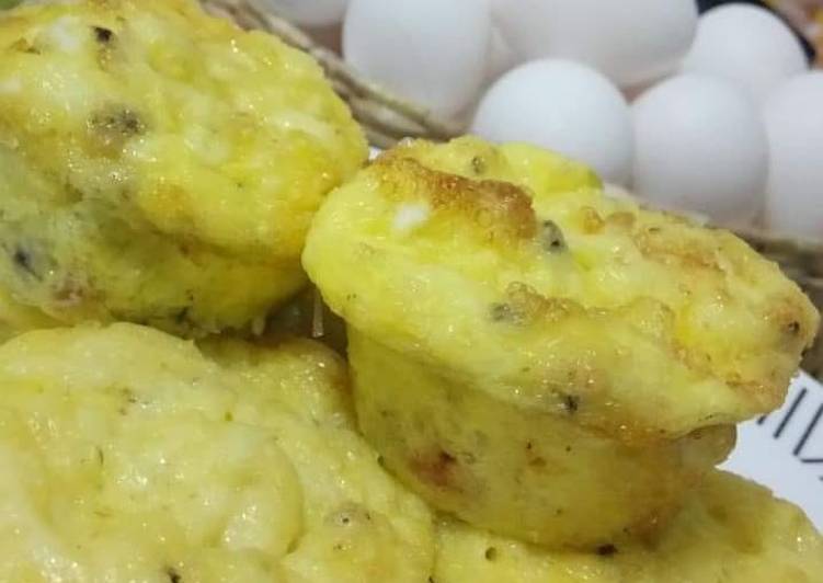 Mini omeletes com queijo coalho e bacon - Tudogosreceitas