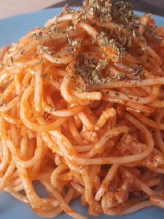 Una foto de Spaguettis con tomate