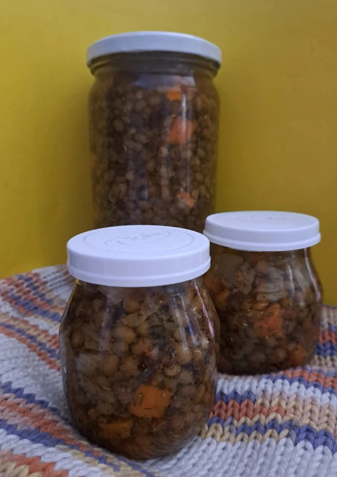 Una foto de Porotos mung marinados