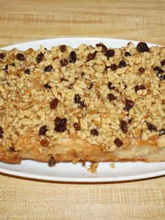 Una foto de BREAD PUDDING WITH WALNUTS AND RAISIN TOPPING. JON STYLE