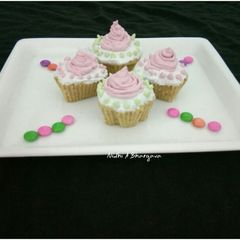 A picture of Banana cup cakes.
