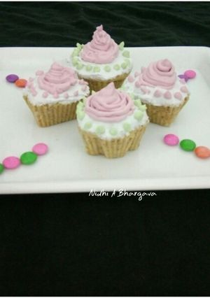 A picture of Banana cup cakes.