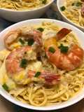 Cheesy Baked Tiger Prawns with Yi Mein Noodles