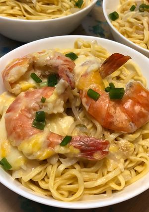 A picture of Cheesy Baked Tiger Prawns with Yi Mein Noodles.