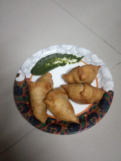 પંજાબી સમોસા (Punjabi Samosa Recipe In Gujarati) રેસીપી મુખ્ય ફોટો
