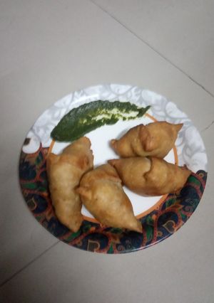 પંજાબી સમોસા (Punjabi Samosa Recipe In Gujarati) રેસીપી મુખ્ય ફોટો