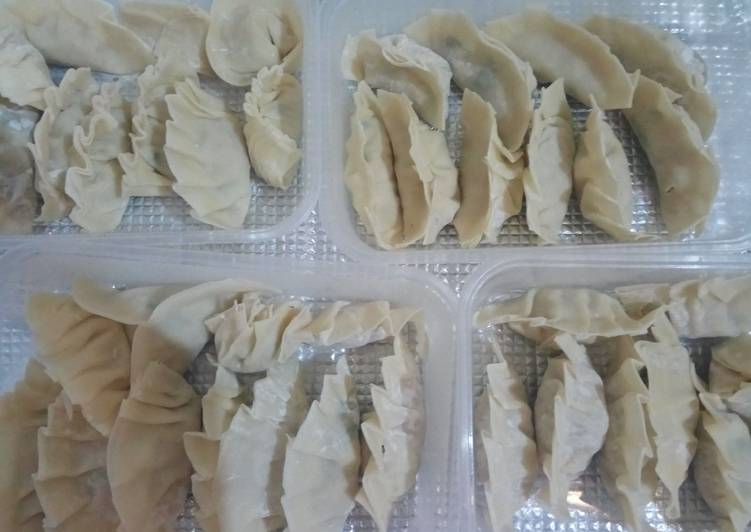 Cara Gampang Membuat Dumpling/gyoza/kuotie isi ayam (matang) dan kulit instan yang Lezat