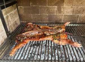 Una foto de Lechón a la parrilla