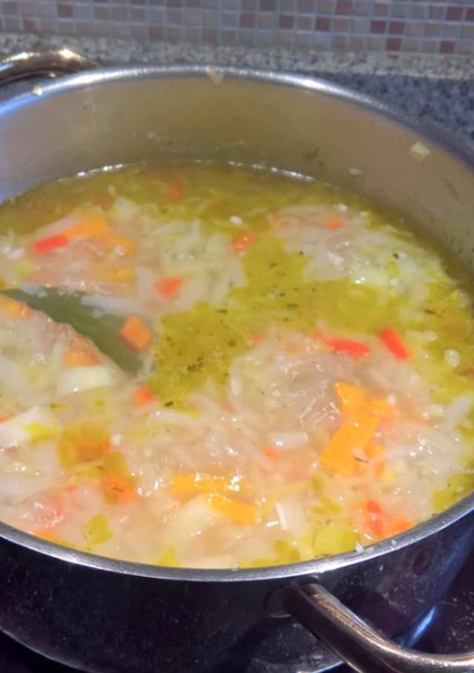 Una foto de Caldo de verduras básico