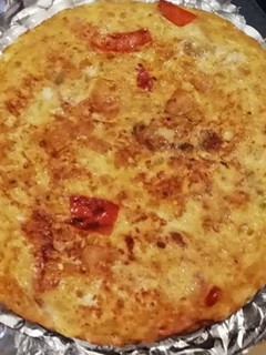 Una foto de Tortilla de patatas con pimientos fritos