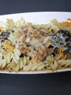 Una foto de Espirales con kombu y huevo cuadrado en salsa de soja