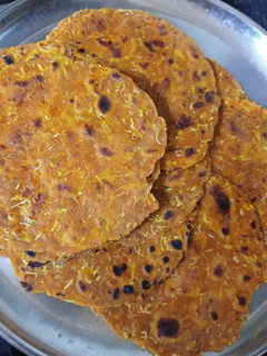 દૂધી ના થેપલા (Dudhi Thepla Recipe In Gujarati) રેસીપી મુખ્ય ફોટો