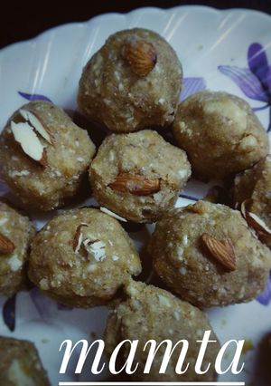 A picture of Besan laddoo.