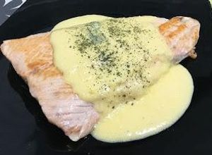 Foto principal de Salmón a la plancha con salsa holandesa