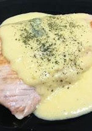 Foto principal de Salmón a la plancha con salsa holandesa