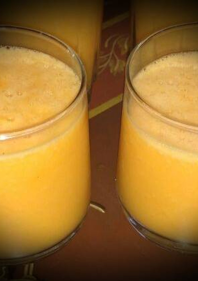 Una foto de Licuado de durazno y naranja