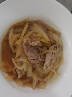 洋蔥生疆炒䐁肉 (日式營養) 的食譜成品照片