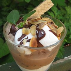 A picture of Chocolate & Marshmallow Parfait.
