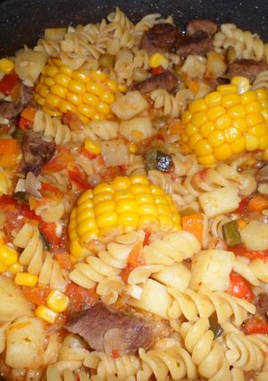 Una foto de Guiso con fideos