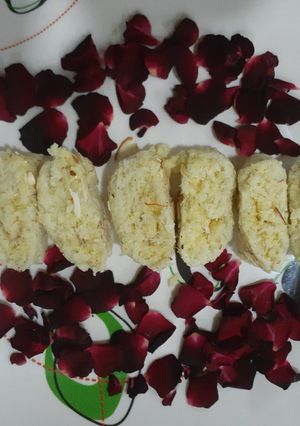 કોપરાપાક ઇન કેસર રોલ(Koprapak in Kesar roll recipe in gujarati) રેસીપી મુખ્ય ફોટો