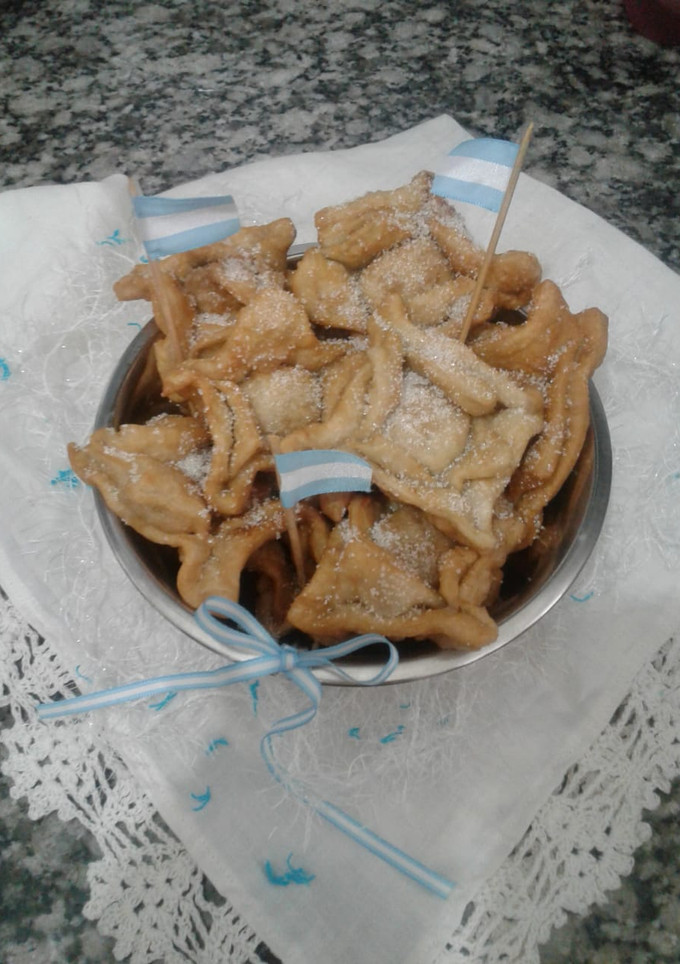 Una foto de Pastelitos criollo de dulce de membrillo