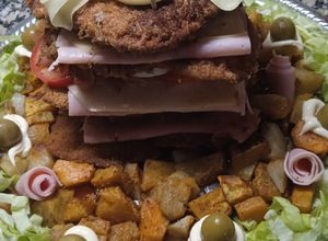 Una foto de Torre de milanesas para Diego en su cumple!!!🥳