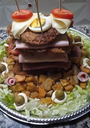 Una foto de Torre de milanesas para Diego en su cumple!!!🥳