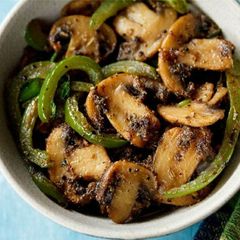 A picture of Mushroom pepper fry.