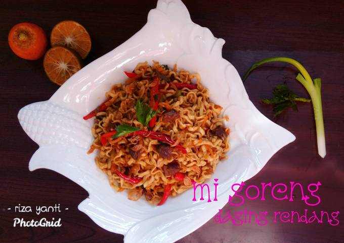 Mi goreng daging rendang