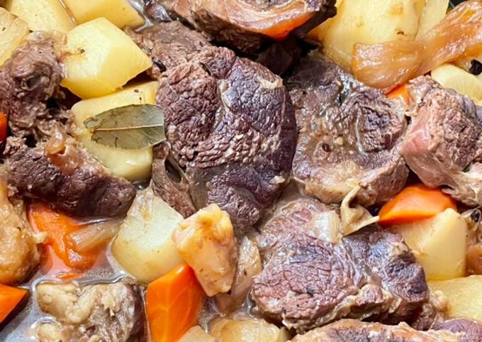 Chinese-Style Braised Beef Tendon and Shank Stew recipe main photo
