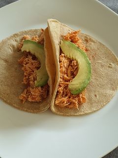 Una foto de Taquitos de tinga de pollo