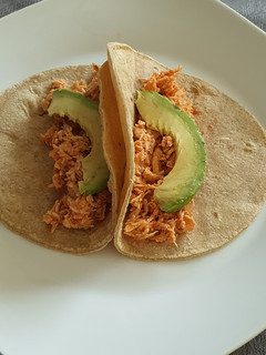 Una foto de Taquitos de tinga de pollo