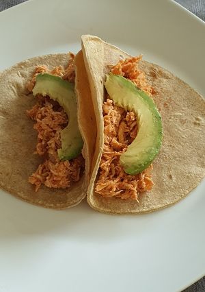Una foto de Taquitos de tinga de pollo