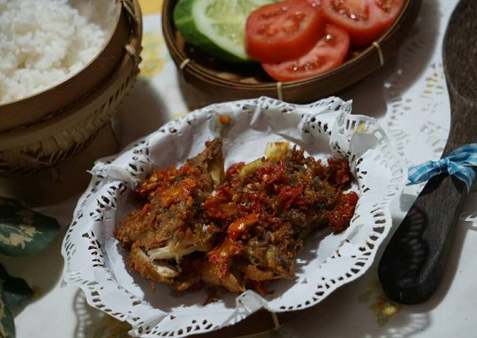 Ayam geprek sambel bawang terasi