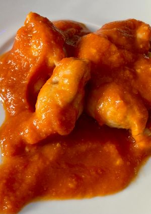 Una foto de Chipirones rellenos en salsa picantona..