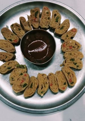 वेजिटेबल स्प्रिंग रोल (vegetable spring roll recipe in hindi) रेसिपी मुख्य फोटो
