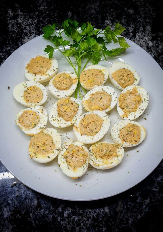 Una foto de Huevos rellenos