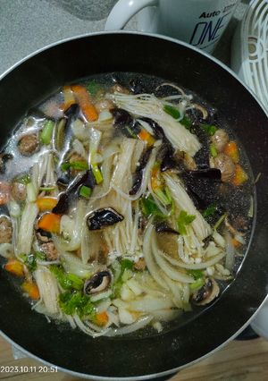 Foto resep Sup Segar 3 Jamur (enoki, merang, dan kuping)