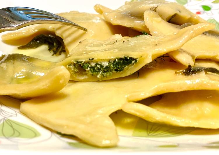 Spinach &amp; Riccota Cheese Ravioli with Lemon Butter Sauce