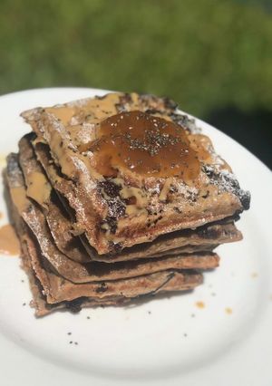 Una foto de 🍫🧇Waffles veganos integrales de avena con chocolate 🧇🍫