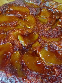 Una foto de Torta invertida de manzana 🍏🍎 con ricota