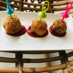 A picture of Chicken cheese balls.