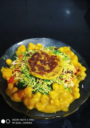 રગડા પેટીસ (Ragda Pattice Recipe In Gujarati) રેસીપી મુખ્ય ફોટો