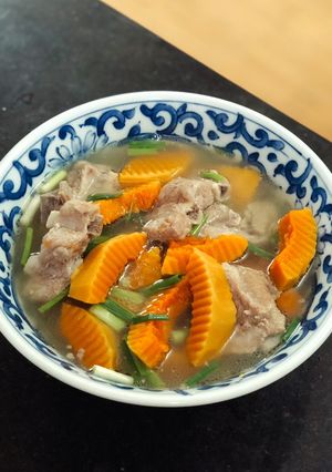 Hình của món Canh bí đỏ sườn non.
