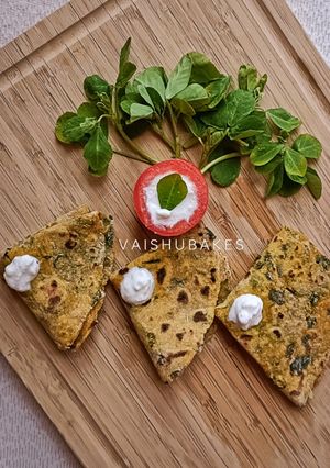 A picture of Methi, Tomato and Red chilli Pickle Thepla.